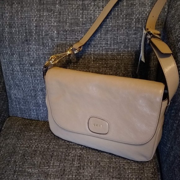 NEW DKNY Leather Beige Tan Expandable Shoulder Cross body  Handbag - Picture 3 of 8